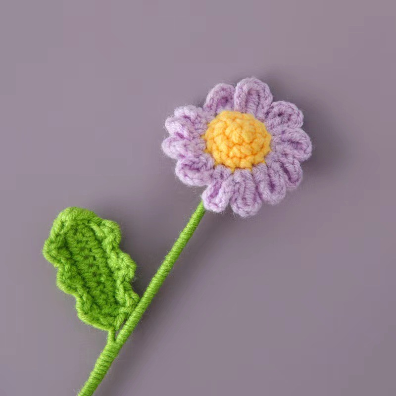 教師の日のプレゼントヒマワリの毛糸の花の手作りの毛糸のメリヤスは花の教師の日の花束の完成品をシミュレーションします。|undefined