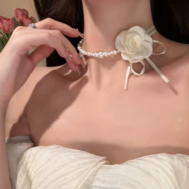 项链;发夹;耳环