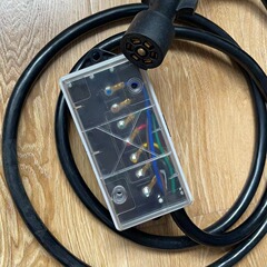 メーカーはアメリカ式トレーラーのケーブルを供給しています。