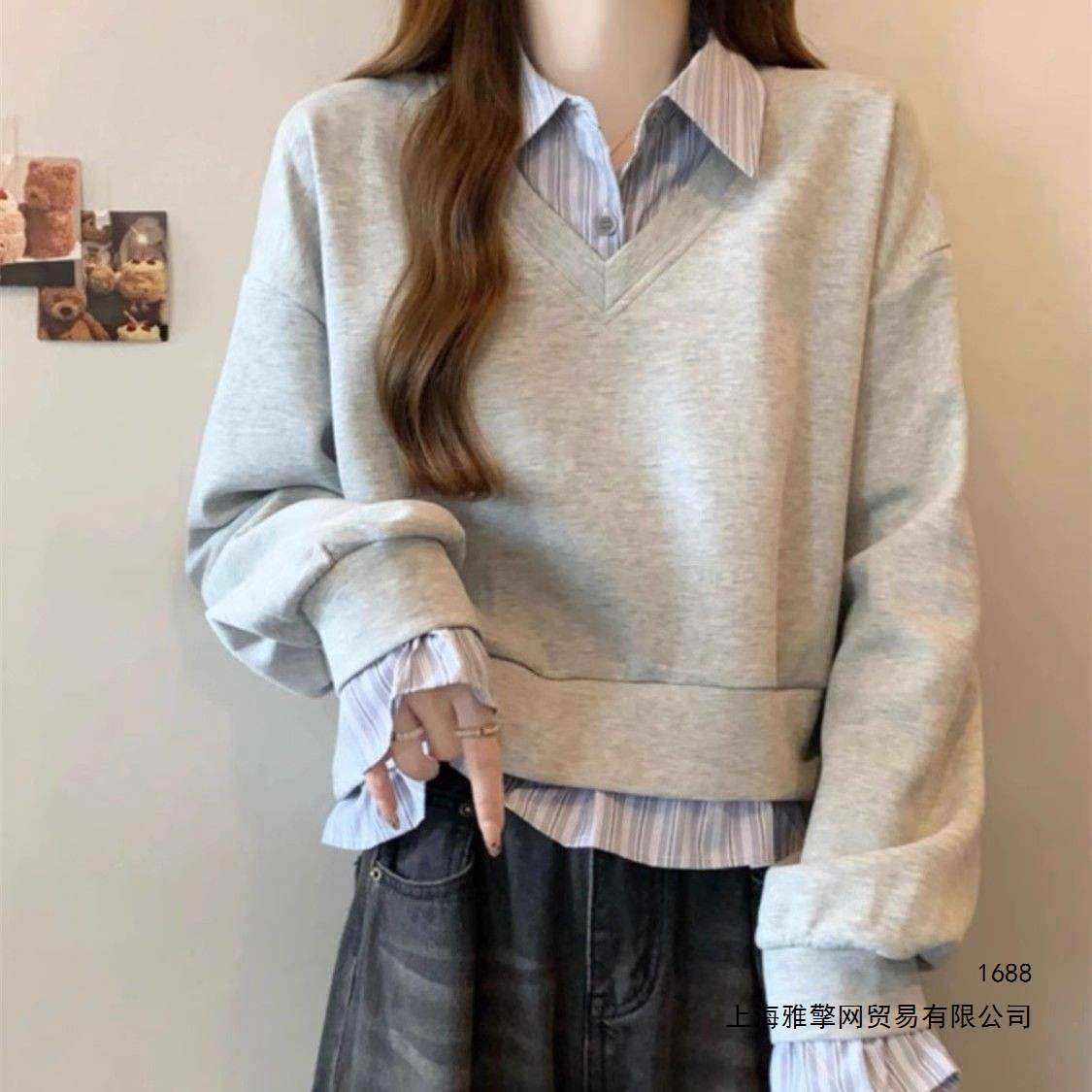 Women's grey polo collar sweatshirt, spring and autumn 2026 new style, preppy style, two-piece striped shirt, short top.