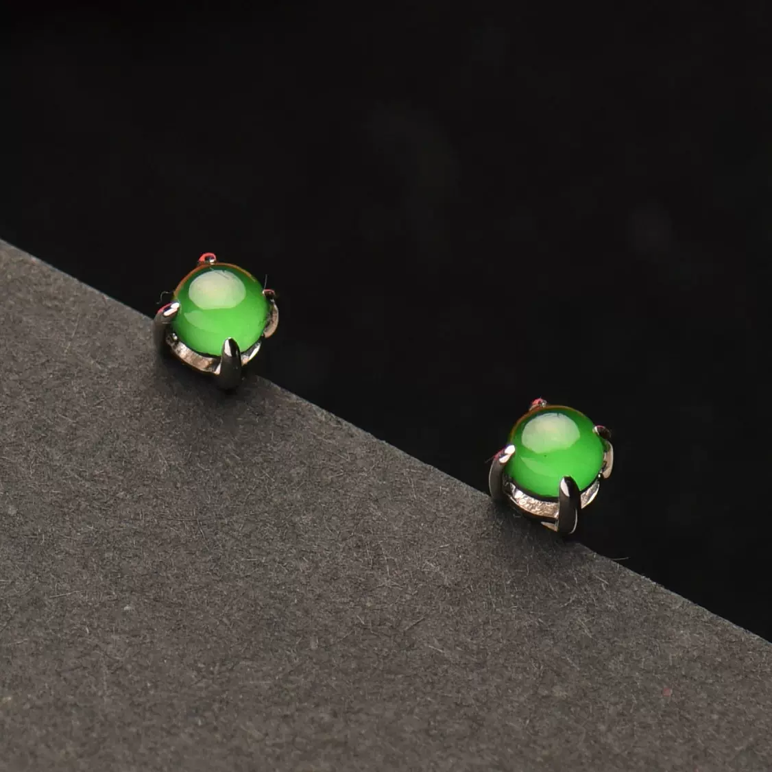 玛雅绿天然a货翡翠蛋面耳钉冰种正阳绿 18k金耳坠耳饰镶嵌定制