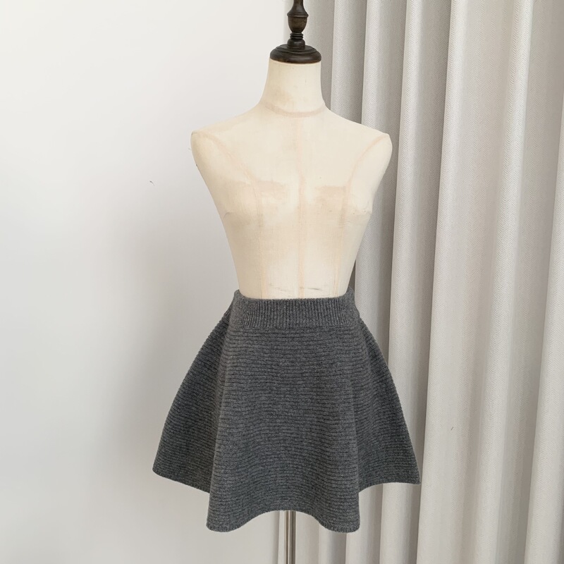 Dark Gray Wool Knitted Short Skirt for Petite Women, Autumn and Winter 2026 New High-Waisted A-Line Puffy Skirt Dark Gray Wool Knitted Short Skirt for Petite Women, Autumn and Winter 2026 New High-Waisted A-Line Puffy Skirt
