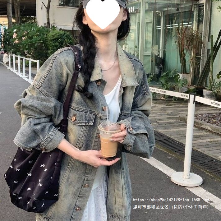American retro slimming denim jacket for women, new spring and autumn style, unique design, loose fit, casual and versatile jacket top.