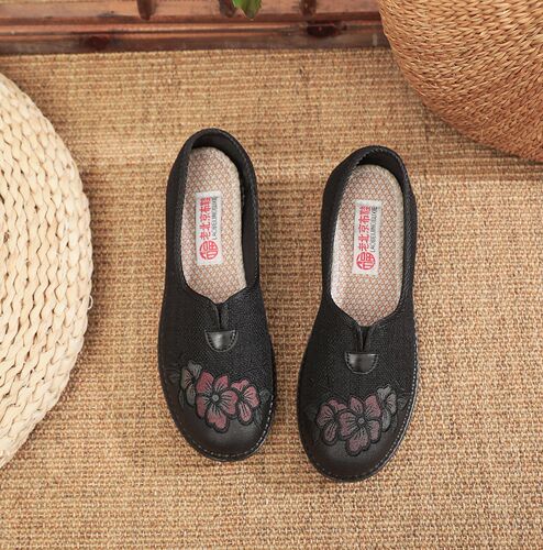 24 spring new old Beijing cloth shoes for women, non-slip soft soles, comfortable one-step shoes for middle-aged and elderly mothers
