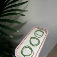Jiyutang Синьцзян Hetian Jade Рука половина яшмы половина горного сандалового дерева 5 мм дизайн уникальный шарм
