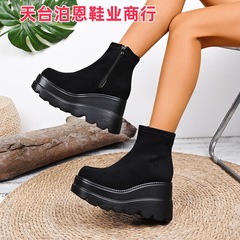 2025欧美时尚秋冬侧拉链坡跟女士短靴外贸现货大码烟筒靴超高跟