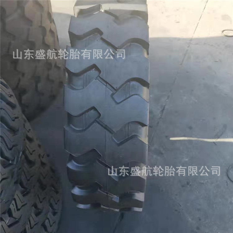 小铲车装载机工程轮胎12.00-16 1200-16耐磨燕尾花纹斜交充气轮胎