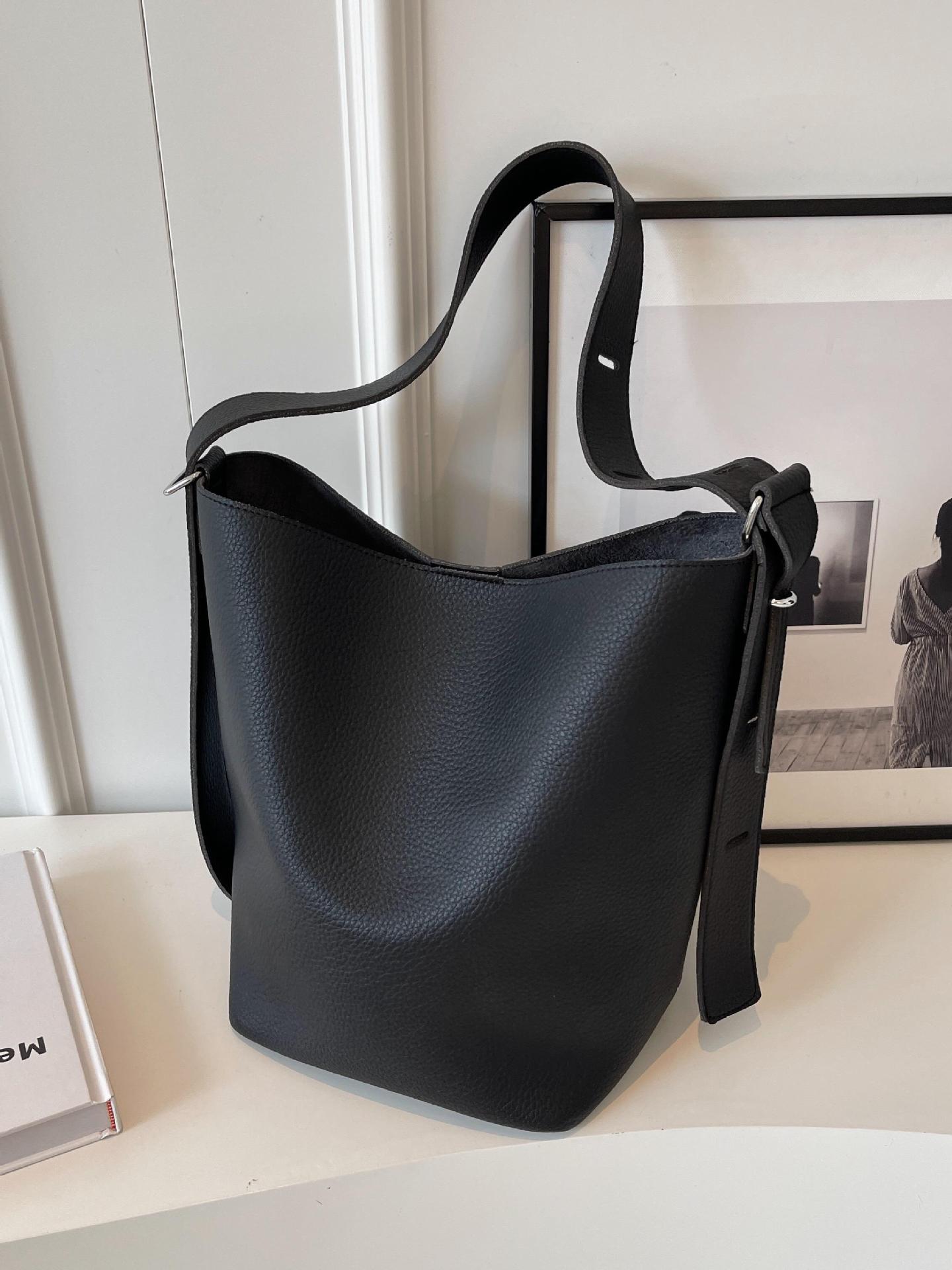 Bolso de cubo simple retro súper fuego transfronterizo para mujer 2025 nuevo bolso de hombro casual de todo fósforo Bolso Tote de gran capacidad