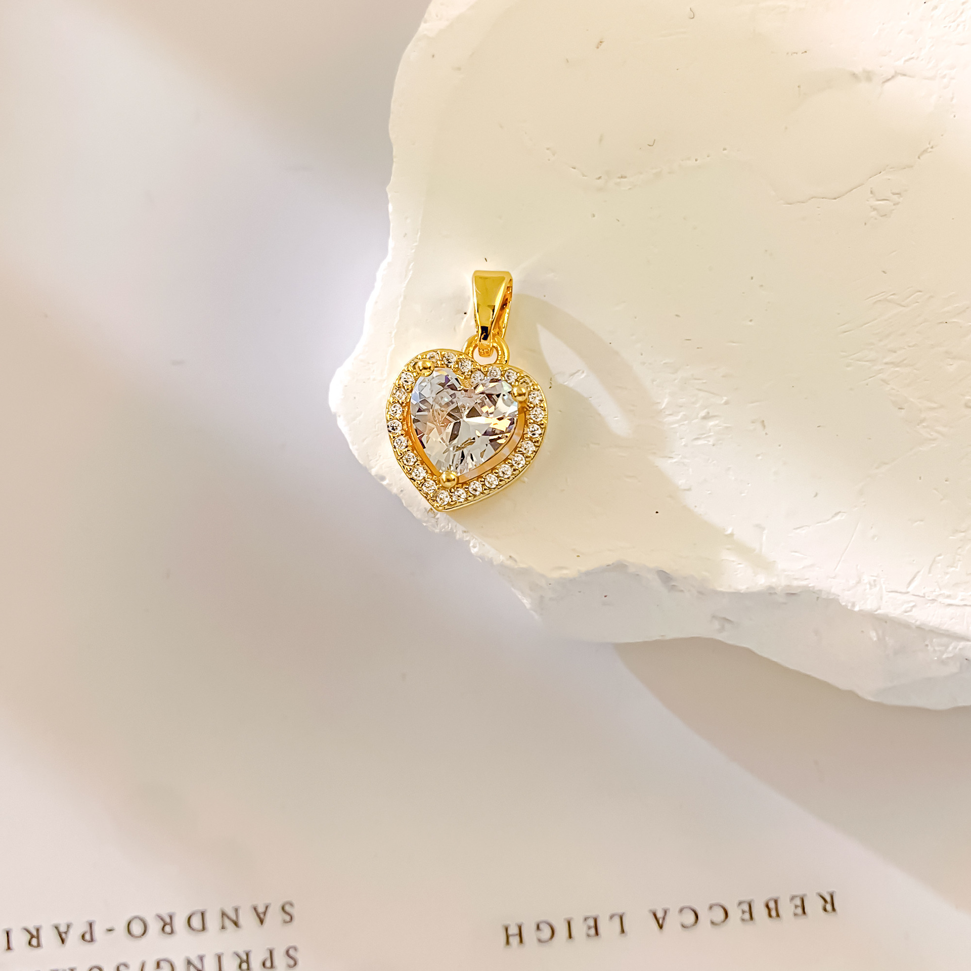 XL728 화이트 러브 펜던트 골드