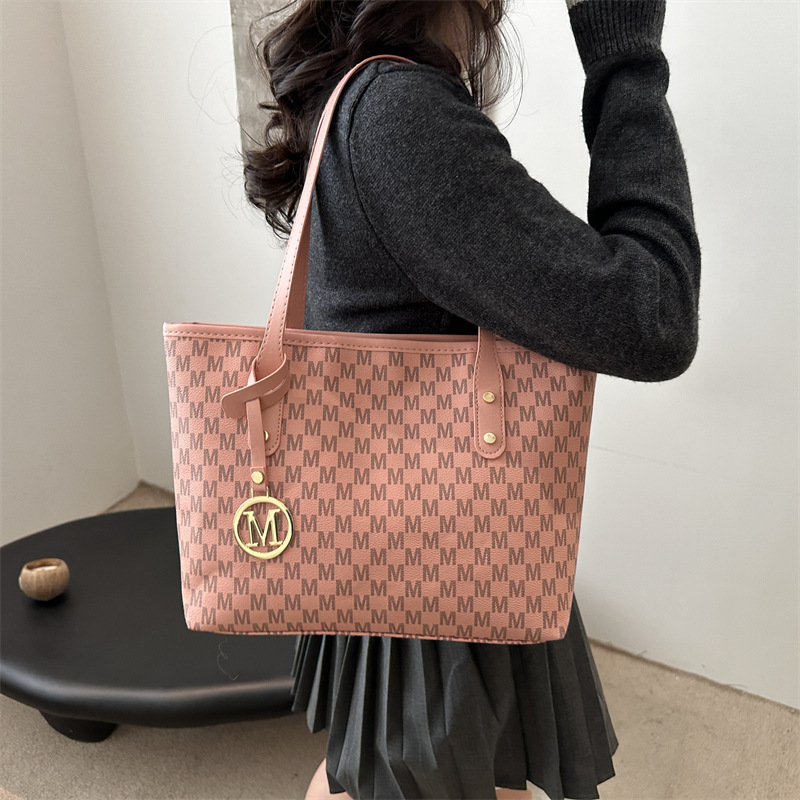 Bolso de sentido de alta gama Bolso Tote de cercanías Mujer 2025 Nuevo otoño e invierno Bolso de hombro de moda Bolso de mano de gran capacidad