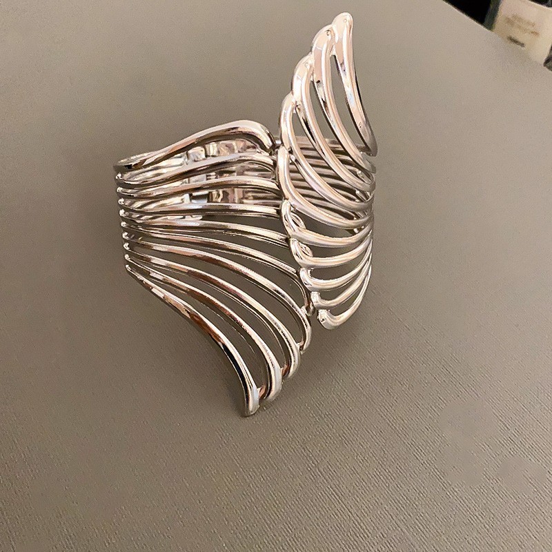 冷たい風のシンプルな金属の格子縞のブレスレット欧米の越境する新型の手環の小さい大衆のファッションの高級感の手飾りの卸売り|undefined