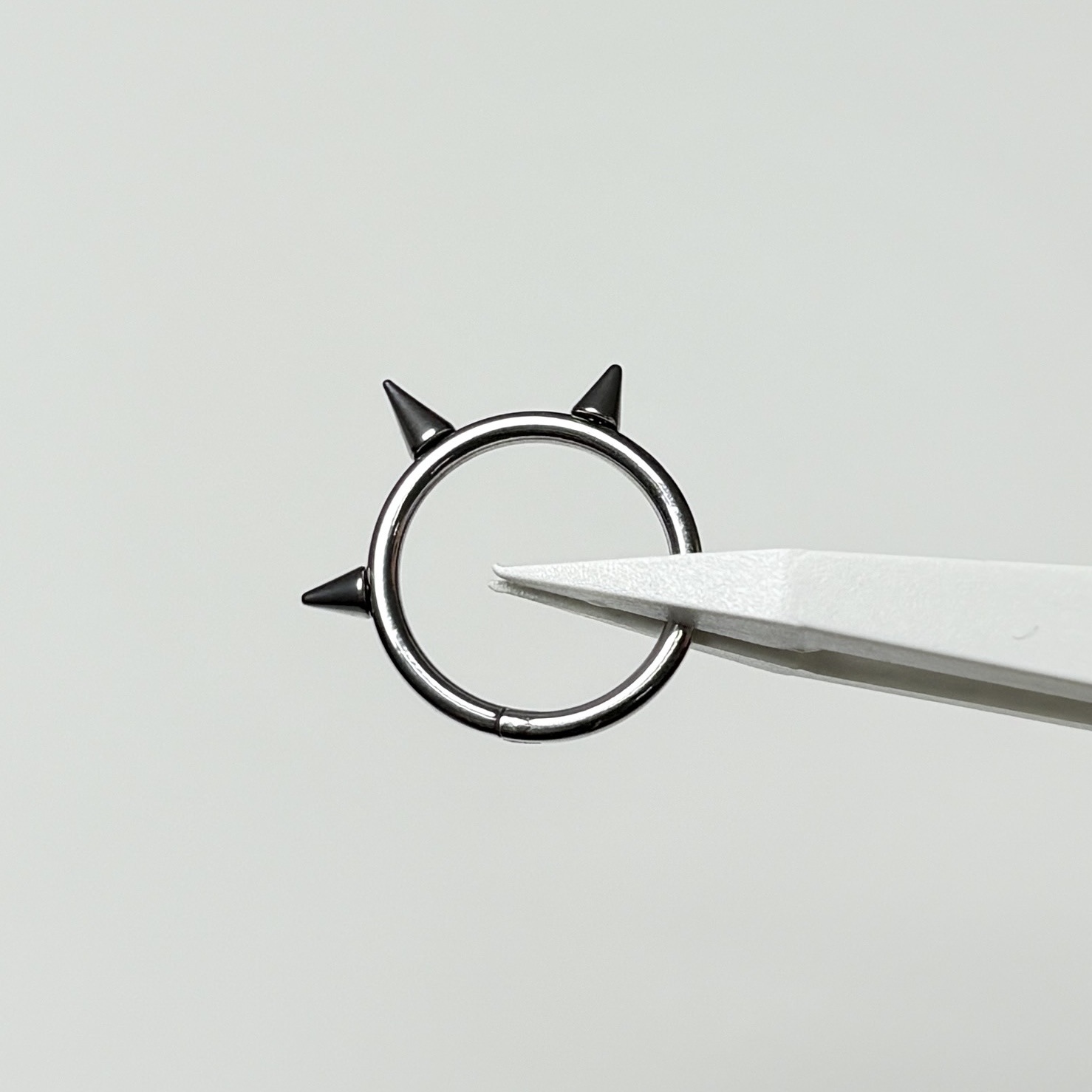 Pointed titanium steel lip stud product view