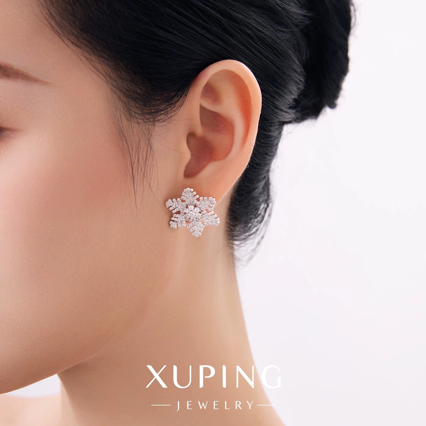 Xuping copo de nieve de Navidad aretes ligeros de lujo atmósfera aretes de aleación de cobre moda vestido de banquete pendientes transfronterizos para mujeres image 3