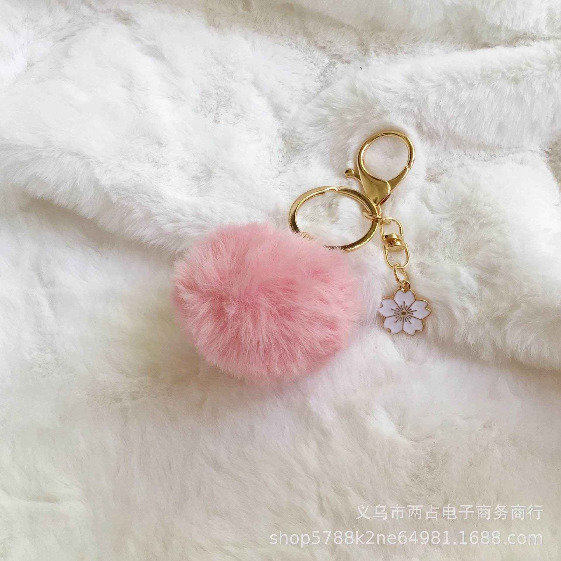 Spot aleación transfronteriza gota aceite flor de cerezo colgante llavero colgante de bola de pelo 5cm imitación conejo rex bola de pelo colgante de flor de durazno