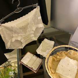 慕斯奶油草莓提花拼接蕾丝蝴蝶结透气底裆中腰三角内裤女