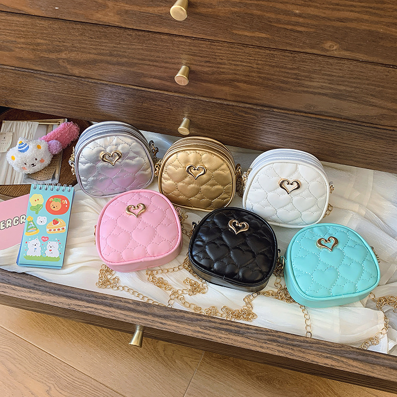Versión coreana del mini bolso de hombro para niñas, bordado de moda, lindo bolso de mensajero para niños en forma de corazón, bolso para niños de cadena de color sólido