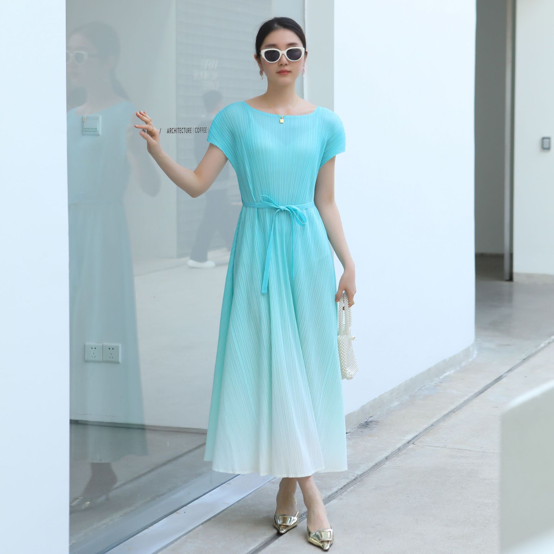 Quality 2025 Summer New Miyake High-end Pleated Vacation Style Commuter Slim Lace Dress