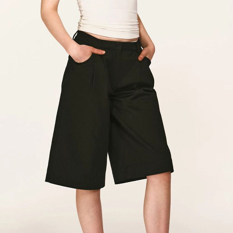 In stock: alrigh high-waisted, pleated, five-point length suit pants, black wide-leg, hip-covering, and versatile Bermuda shorts for work In stock: alrigh high-waisted, pleated, five-point length suit pants, black wide-leg, hip-covering, and versatile Bermuda shorts for work