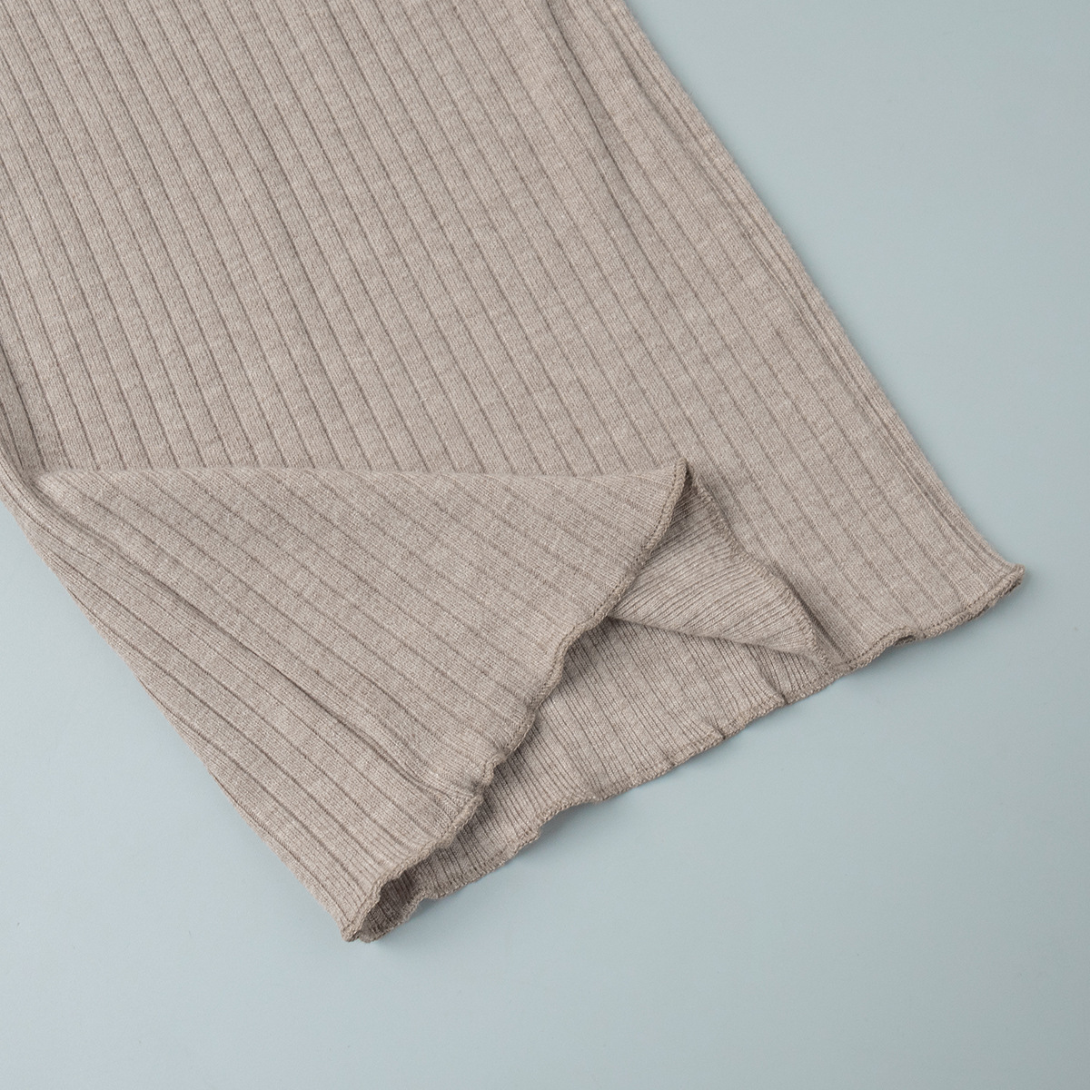 Dames gebreide tweedelige set met v-hals en ribbelstructuur_voghion.com