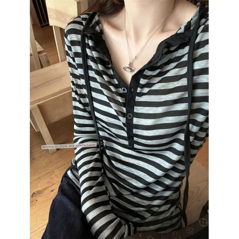 Julu Studio "Casual Outing" Slim Fit Hooded Striped T-Shirt for Slightly Chubby Women in Pure Desire Style, Plus Size Top