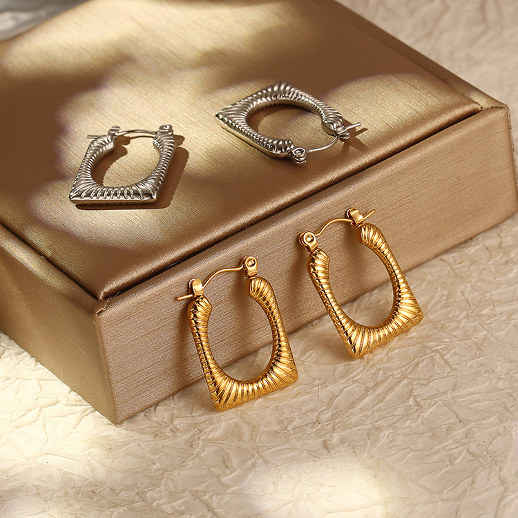 Pendientes de acero de titanio de lujo ligero de alto grado de las mujeres de moda simples de moda europea y americana cuadrados de moda pendientes de acero inoxidable