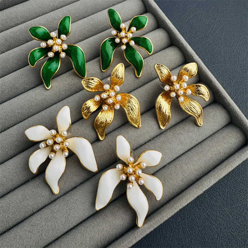 Oscar De La Renta European and American Medieval Stylish Elegant Exaggerated Pearl Oil Dripping Enamel Flower Earrings for Women