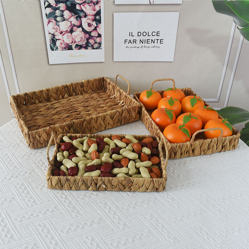 Jacinto de agua cesta de pan de hierba Cocina mesa de comedor en casa con mango que sostiene la cesta aperitivos de frutas cesta de aperitivos