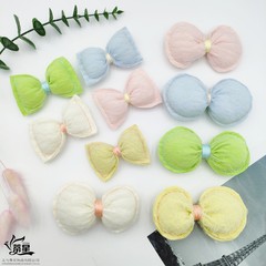 春のキャンディー色の網糸が小さくて清新な角の丸い蝶結びに飾られています。