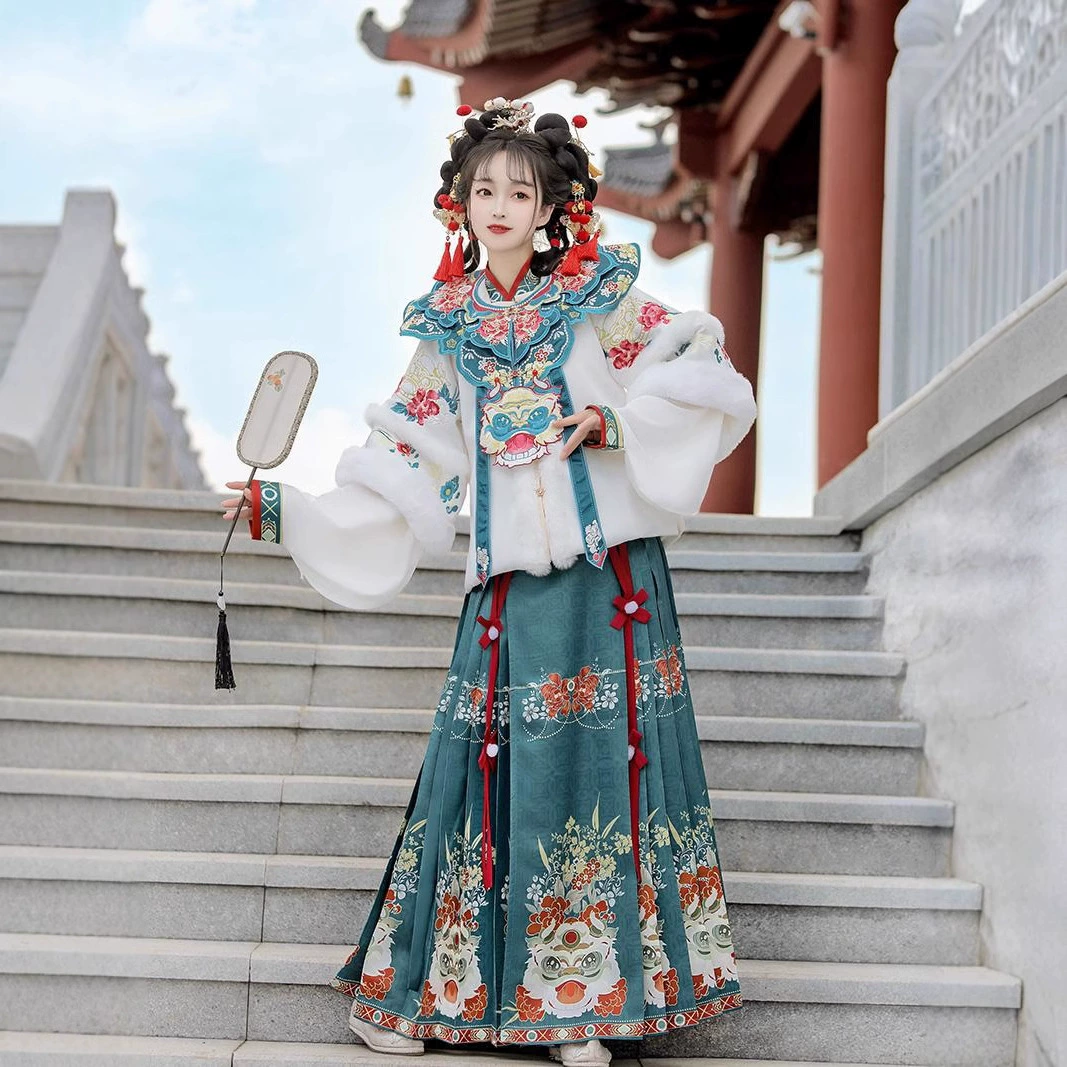 Танец льва был создан каждый год