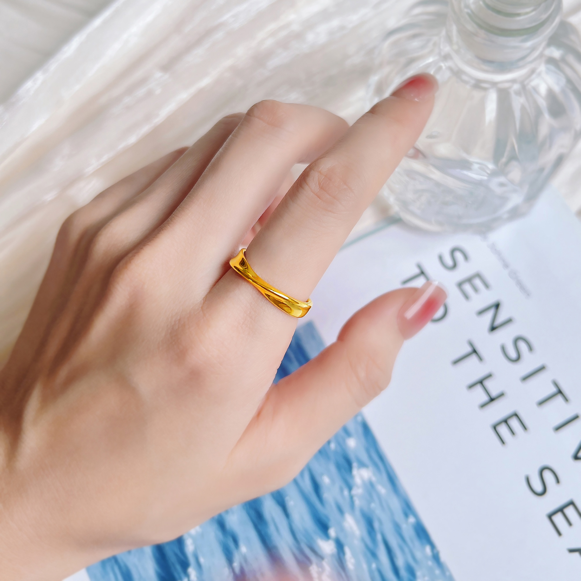 Minimalist Cool Style Ins Möbius Ring for Women, Fashionable and Unique Niche Design Couple Index Finger Ring