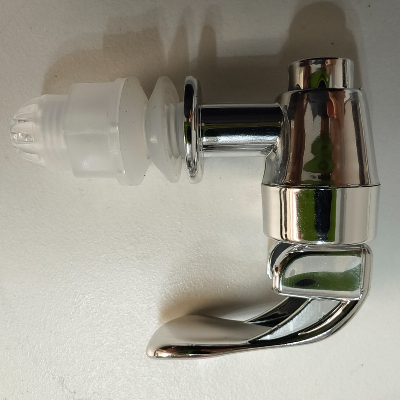 Direct supply of plastic faucets for wine bottles, wine cans, beverage bottles, and cold water bottles. Wholesale of silver accessories Item Picture