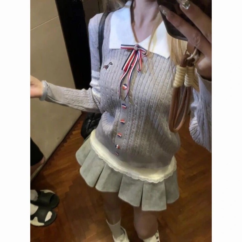 Exclusive to Seoul! Korean-style sweet girl college-style bow polo neck knit sweater with embroidered puppy design Exclusive to Seoul! Korean-style sweet girl college-style bow polo neck knit sweater with embroidered puppy design