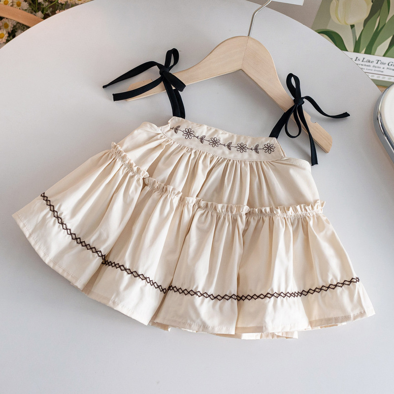2025 女の子サマースーツ、ファッショナブルで人気のある女の赤ちゃん刺繍サスペンダートップレースショーツ 2 点セット|undefined