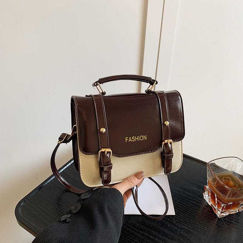 Bolso de mano retro británico para mujeres 2025, nueva moda, bolso cuadrado de color contrastante, bolso de mochila universal, primavera y verano, mujeres extranjeras