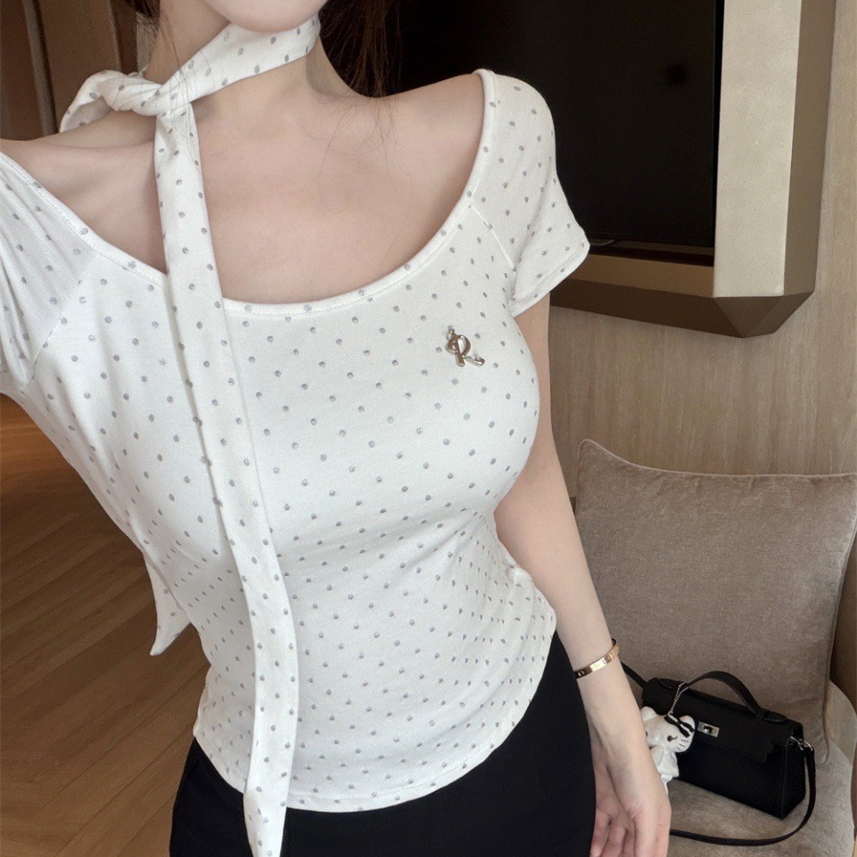 5143 # Spicy girl style polka dot U-neck short-sleeve T-shirt for women, with a unique design, slim fit, and built-in chest pads