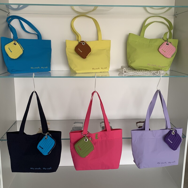 Korean Style New Exquisite and Fashionable Tote Bag, Large Capacity, Casual, Simple and Versatile Nylon Bag, Suitable for Class and Commuting, Shoulder Bag Korean Style New Exquisite and Fashionable Tote Bag, Large Capacity, Casual, Simple and Versatile Nylon Bag, Suitable for Class and Commuting, Shoulder Bag