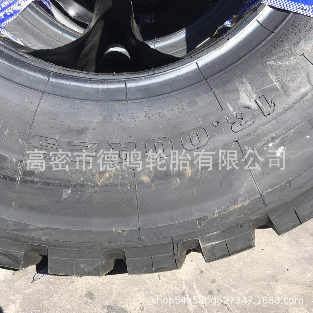 Suministre el coche ancho 1300R25 del cuerpo del volcado del neumático 13.00R25 de la maquinaria de construcción del acero