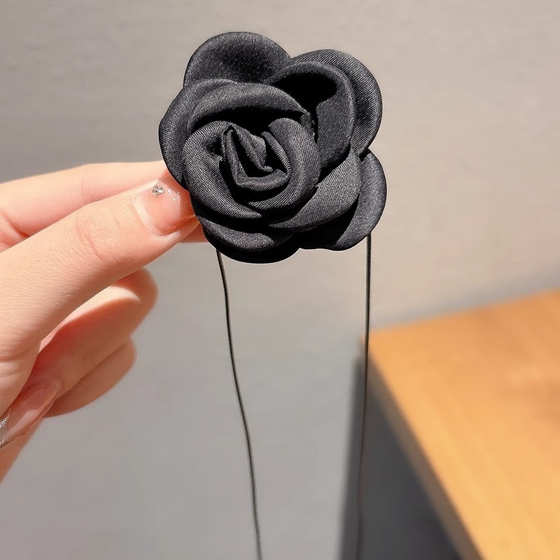 Collar con cuello de rosa Serie Camellia Choker Flores en blanco y negro Sexy clavícula French Sensation