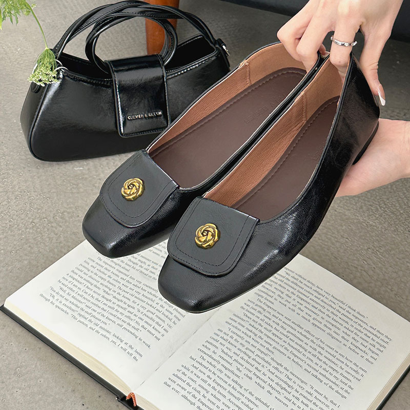 Black elegant ballet shoes flat