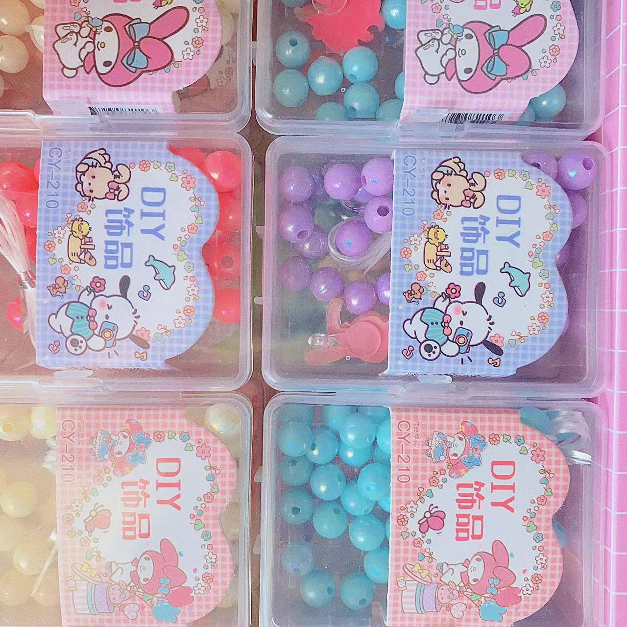 Nueva pulsera hecha a mano de bricolaje verano dibujos animados colgante en caja linda chica plástico divertido los niños