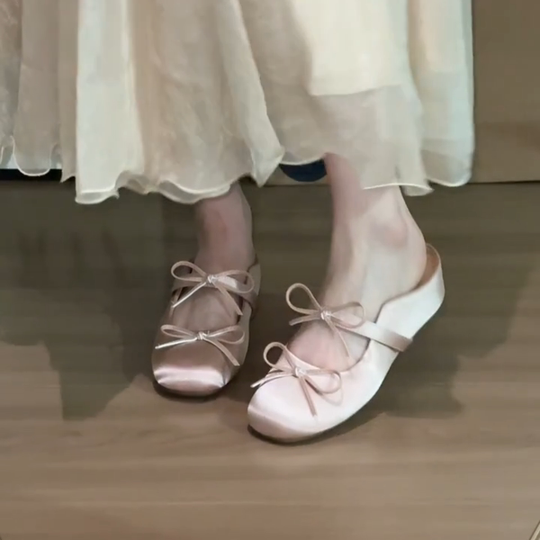 Mary Jane shoes made of sheepskin leather with hidden heel