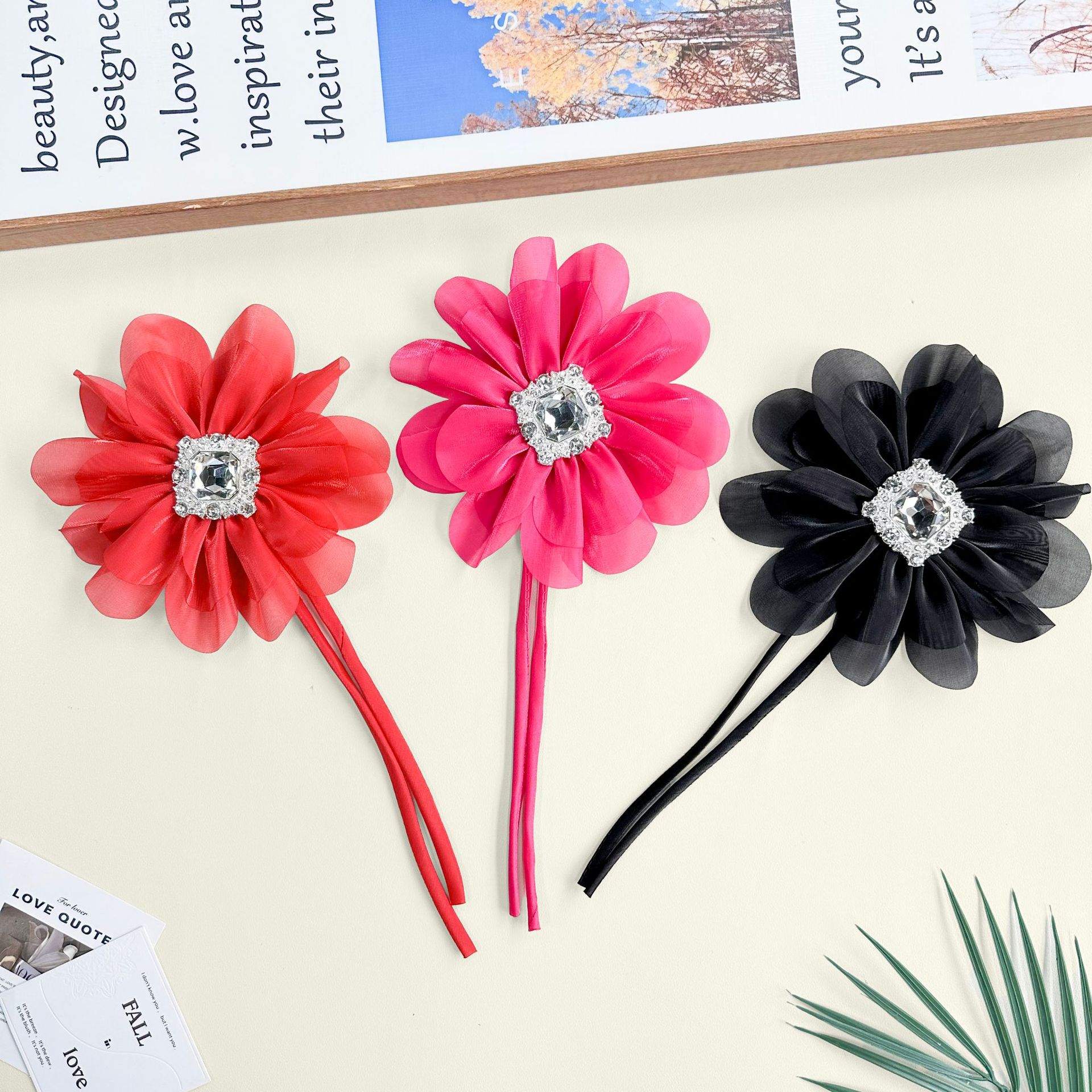 Inventario de flores de chiffon accesorios para el cabello de niños banda de cabello de diamantes multicolores flores de cabello material de ropa hecha a mano niñas clip de cabello