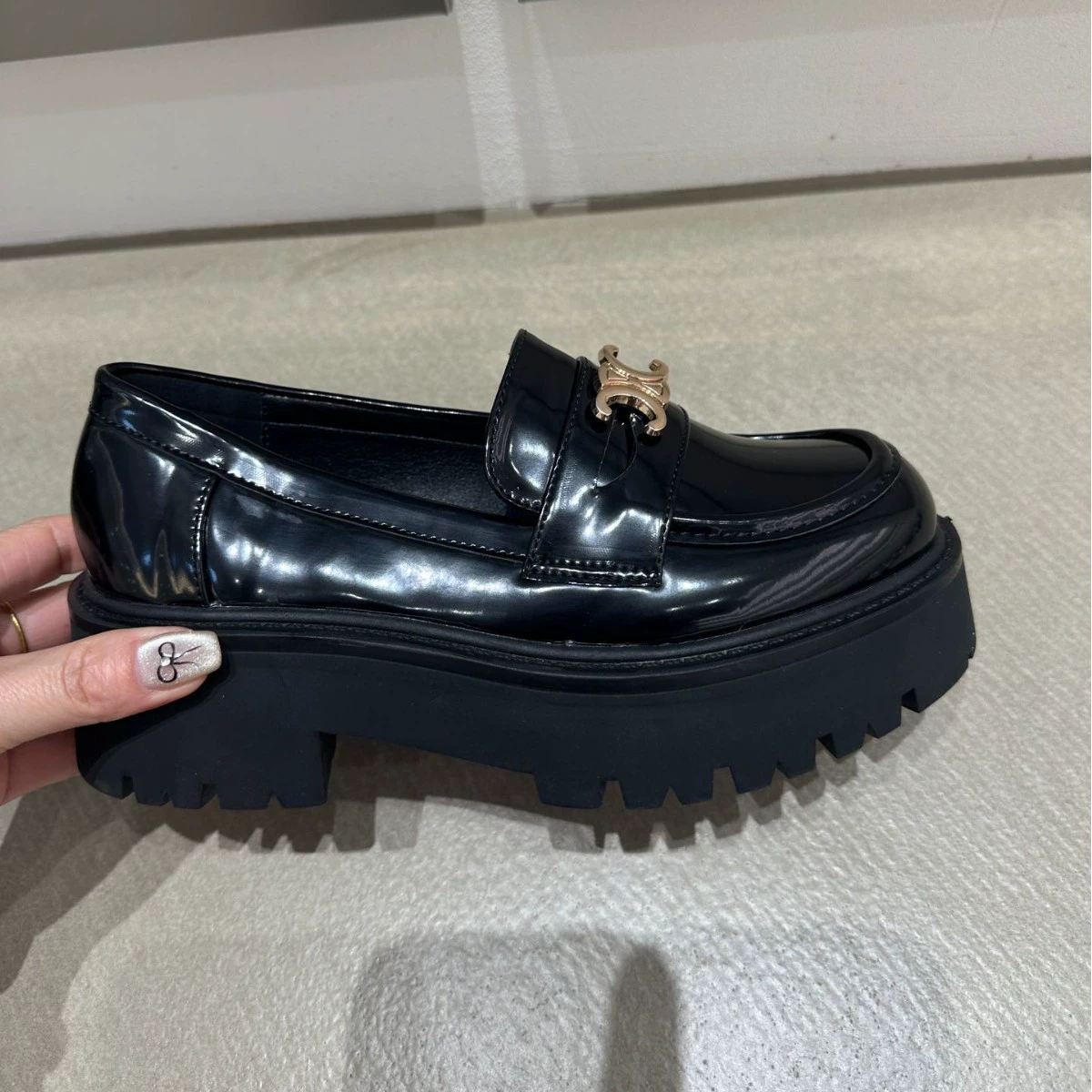 Весенние и осенние сотни кожаных туфель сети красные ботинки Lefu женские ножки