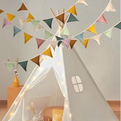 子供の二重綿のクレープの純色の三角旗の誕生日のパーティーは旗の幼稚園の家庭のキャンプの装飾の旗を結びます。