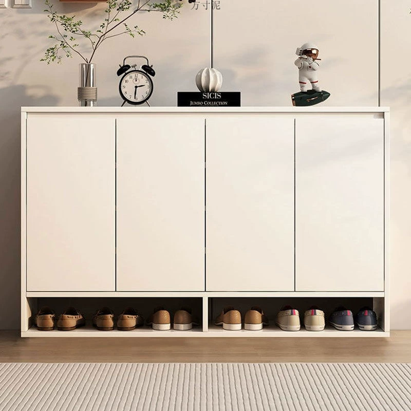 Обувной шкаф из массива дерева для дома за дверью