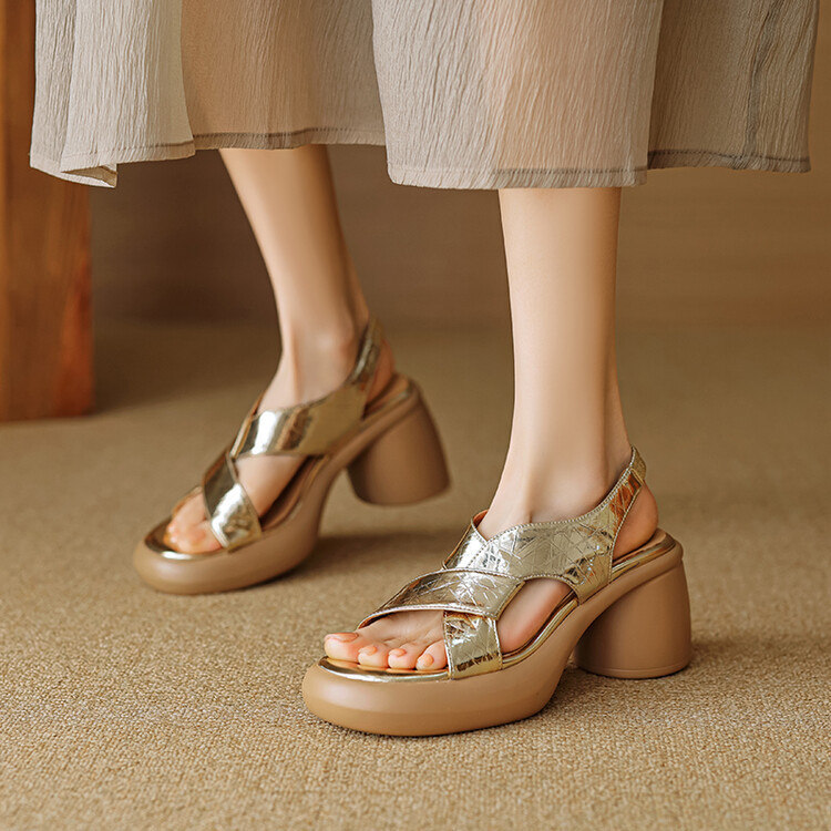 Women's Summer Outer Wear Thick-Soled Sandals for Small People, Thick Heels, 2025 New Fashionable One-Line Straps, Non-Tiring High Heels