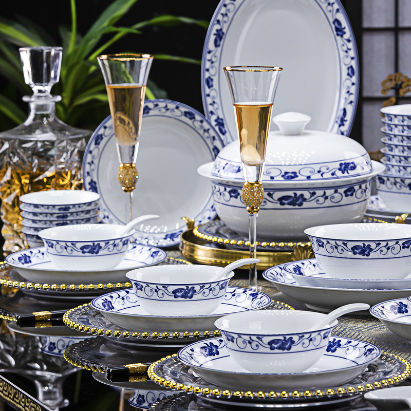 Jingdezhen blue and white porcelain tableware set, high-white porcelain bowls, plates, and dishes, household high-temperature underglaze ceramic tableware set Jingdezhen blue and white porcelain tableware set, high-white porcelain bowls, plates, and dishes, household high-temperature underglaze ceramic tableware set