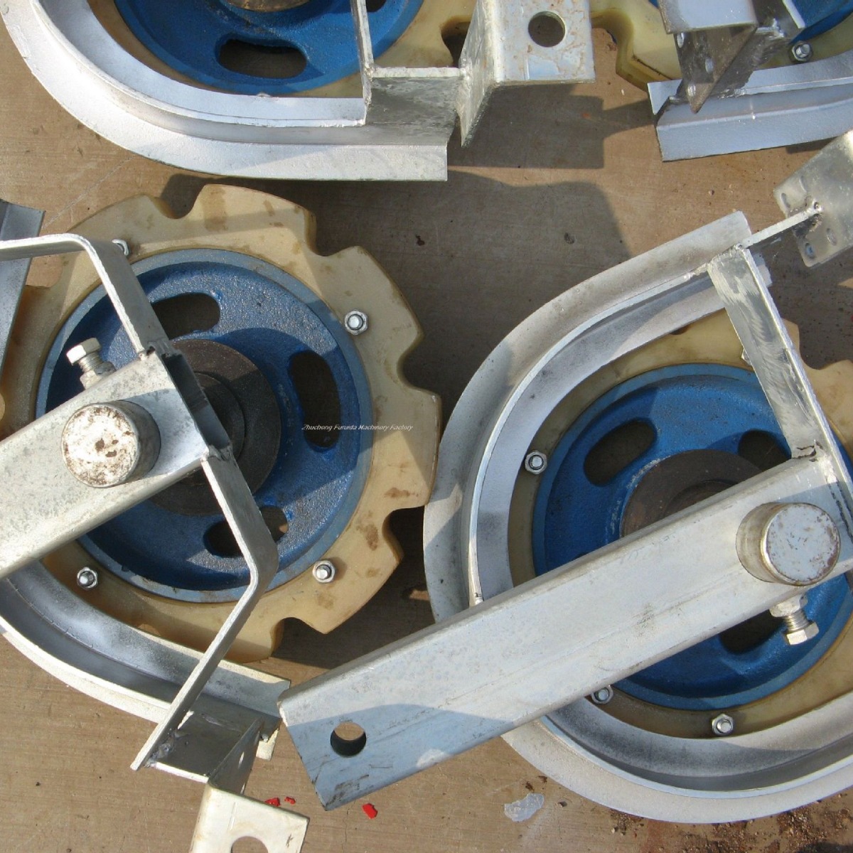 供应家禽屠宰设备配件 鸡鸭宰杀线不锈钢挂钩 导向轮 尼龙滑架 链