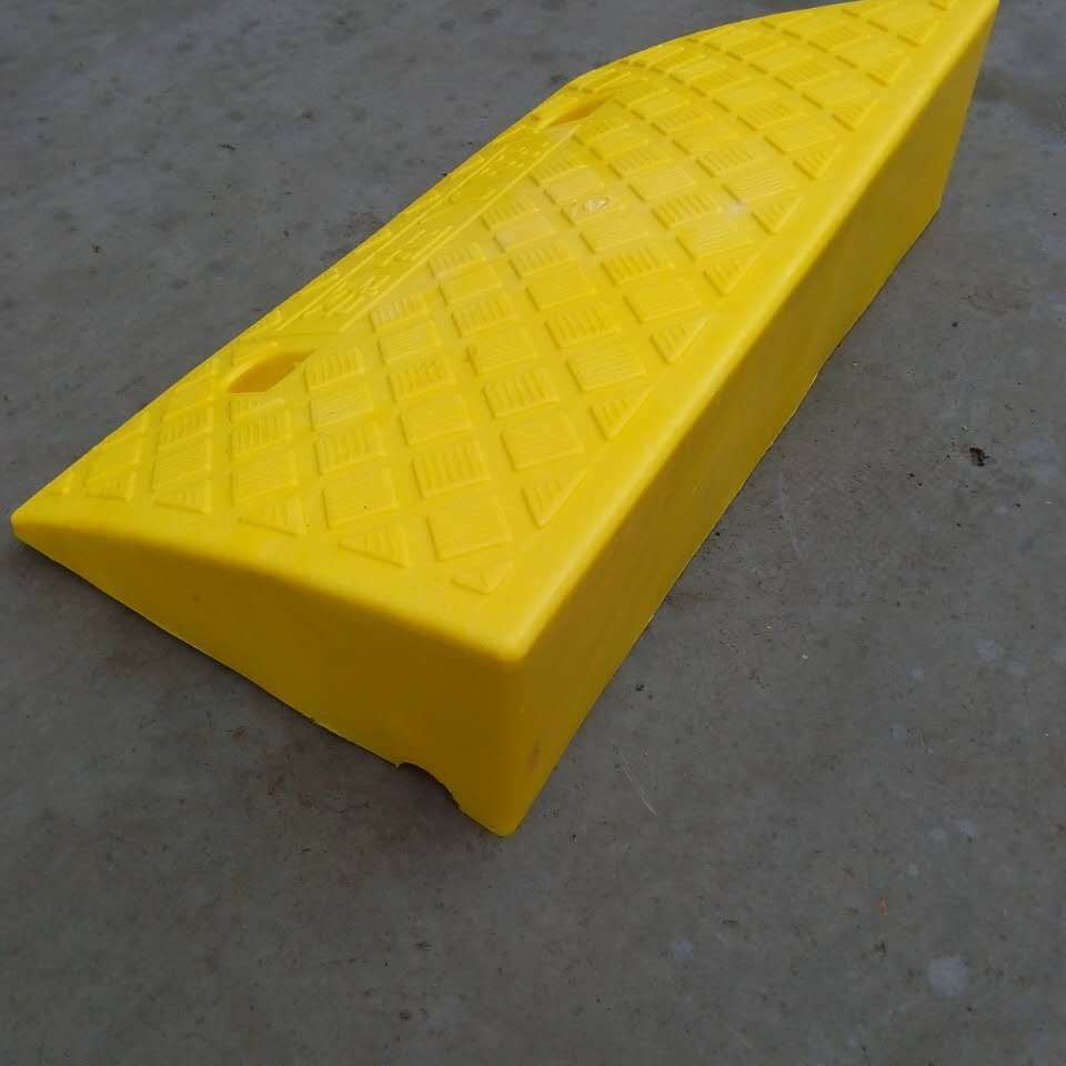 坡道橡胶路沿坡模具 路沿坡模具 PVC路沿坡模具 塑料路沿坡模具