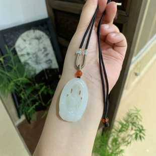 Hetian jade suet jade Guanyin, white and moist, delicate as fat, finely carved, wearing everything smoothly